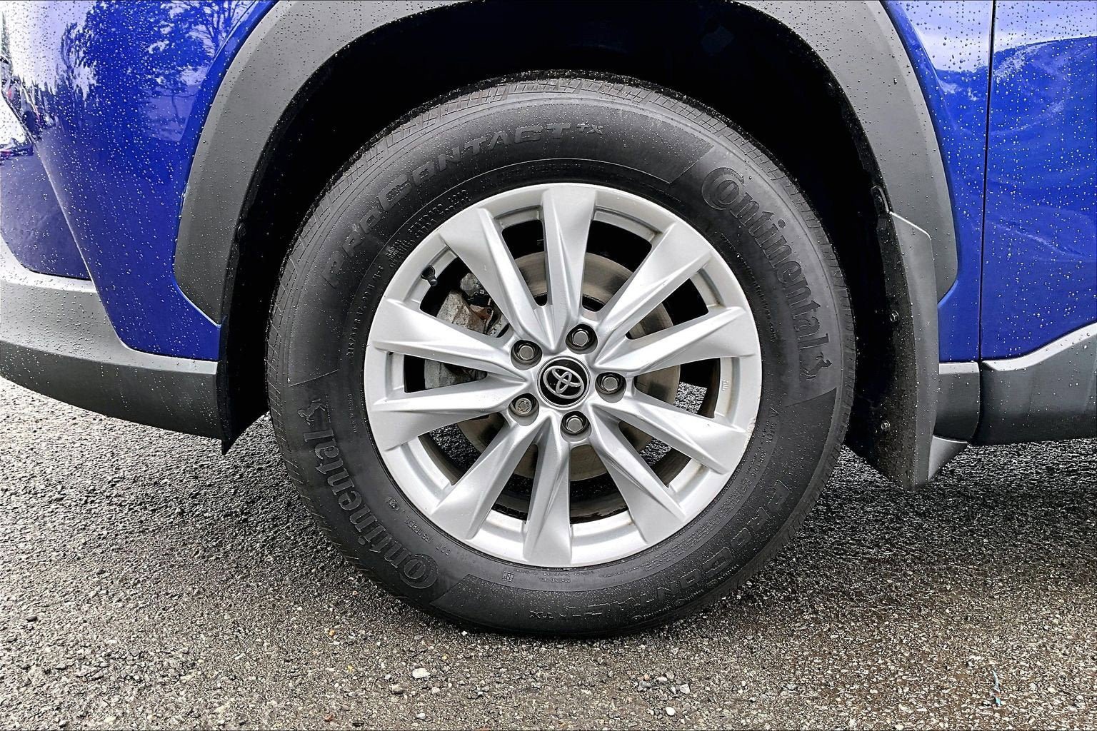 Used 2022 Toyota Corolla Cross LE w/ Moonroof Package AWD/4WD image 9