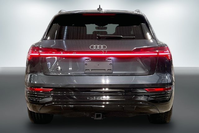 Used 2024 Audi Q8 e-tron Premium Plus AWD/4WD image 4