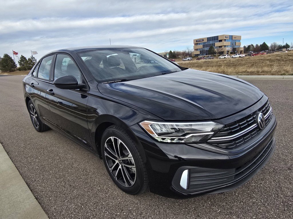 Used 2023 Volkswagen Jetta Sport image 7