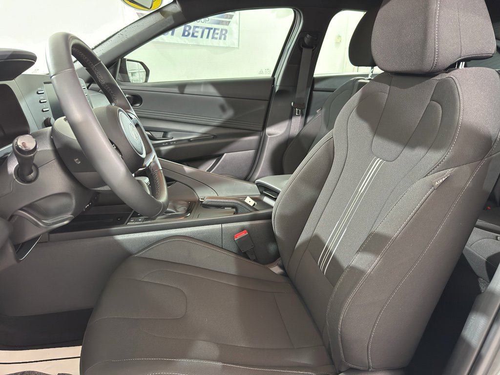 Used 2025 Hyundai Elantra Sport image 15