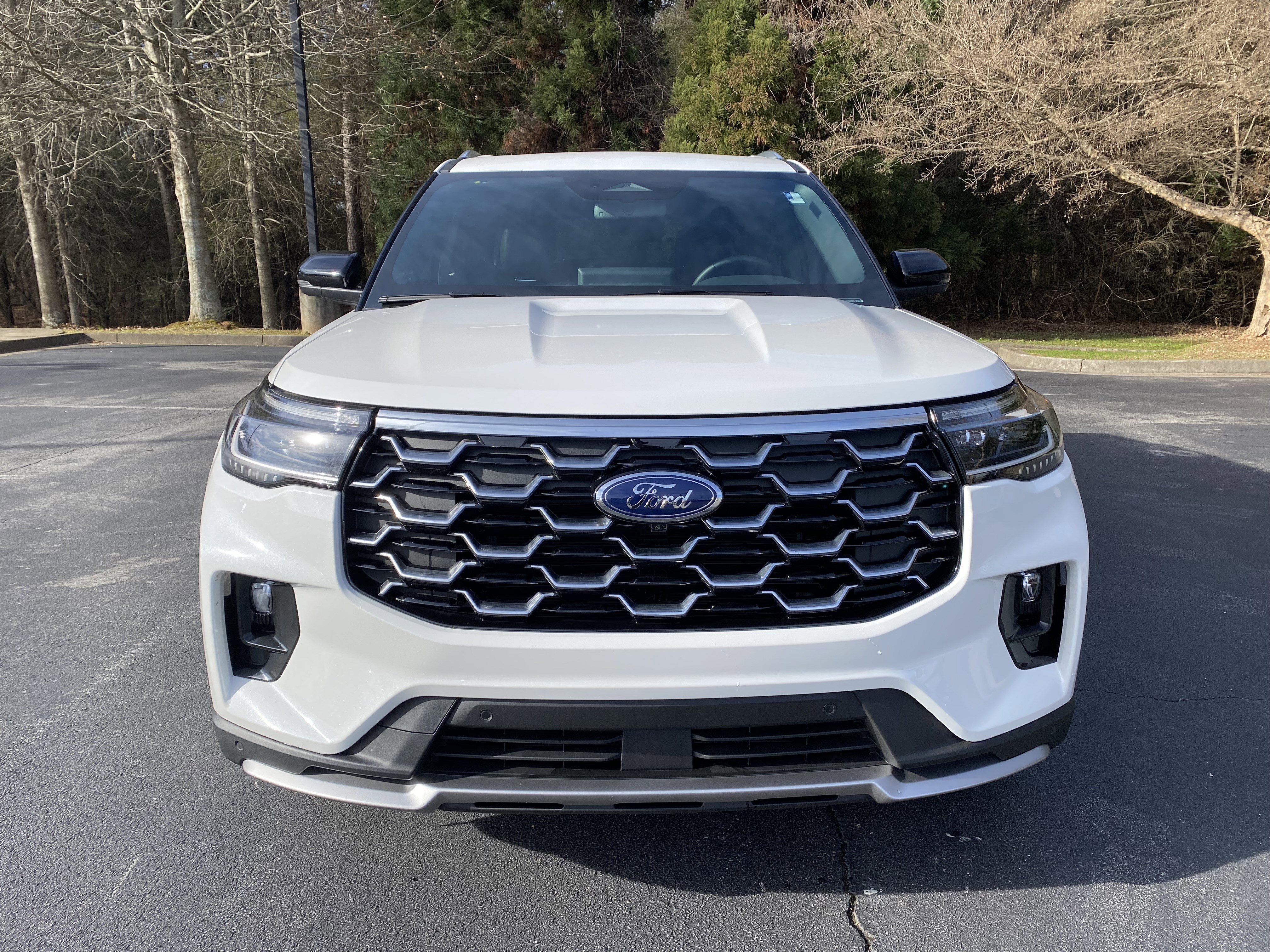 Used 2025 Ford Explorer Platinum image 3