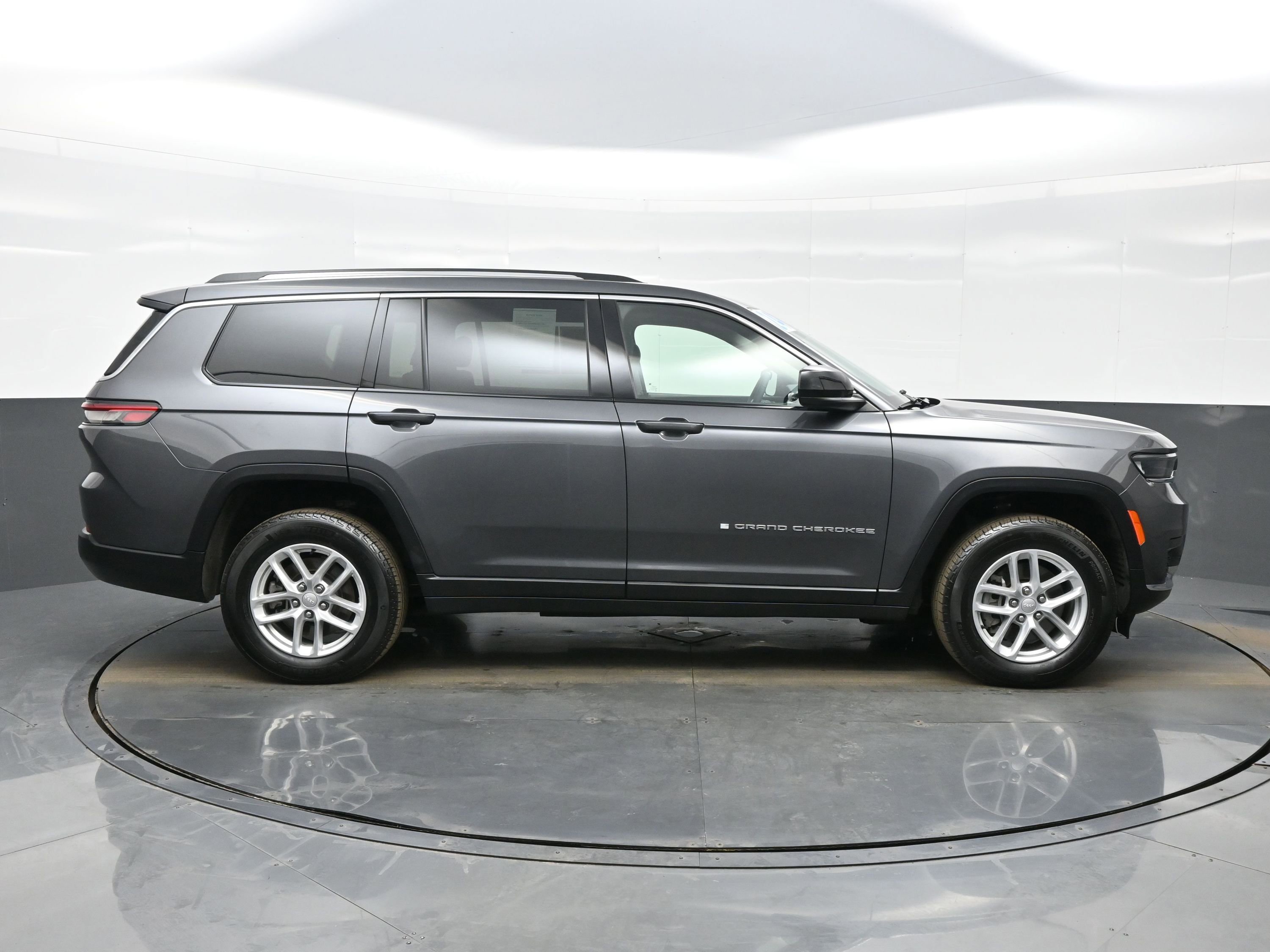 Used 2024 Jeep Grand Cherokee L Laredo w/ Luxury Tech Group I image 7