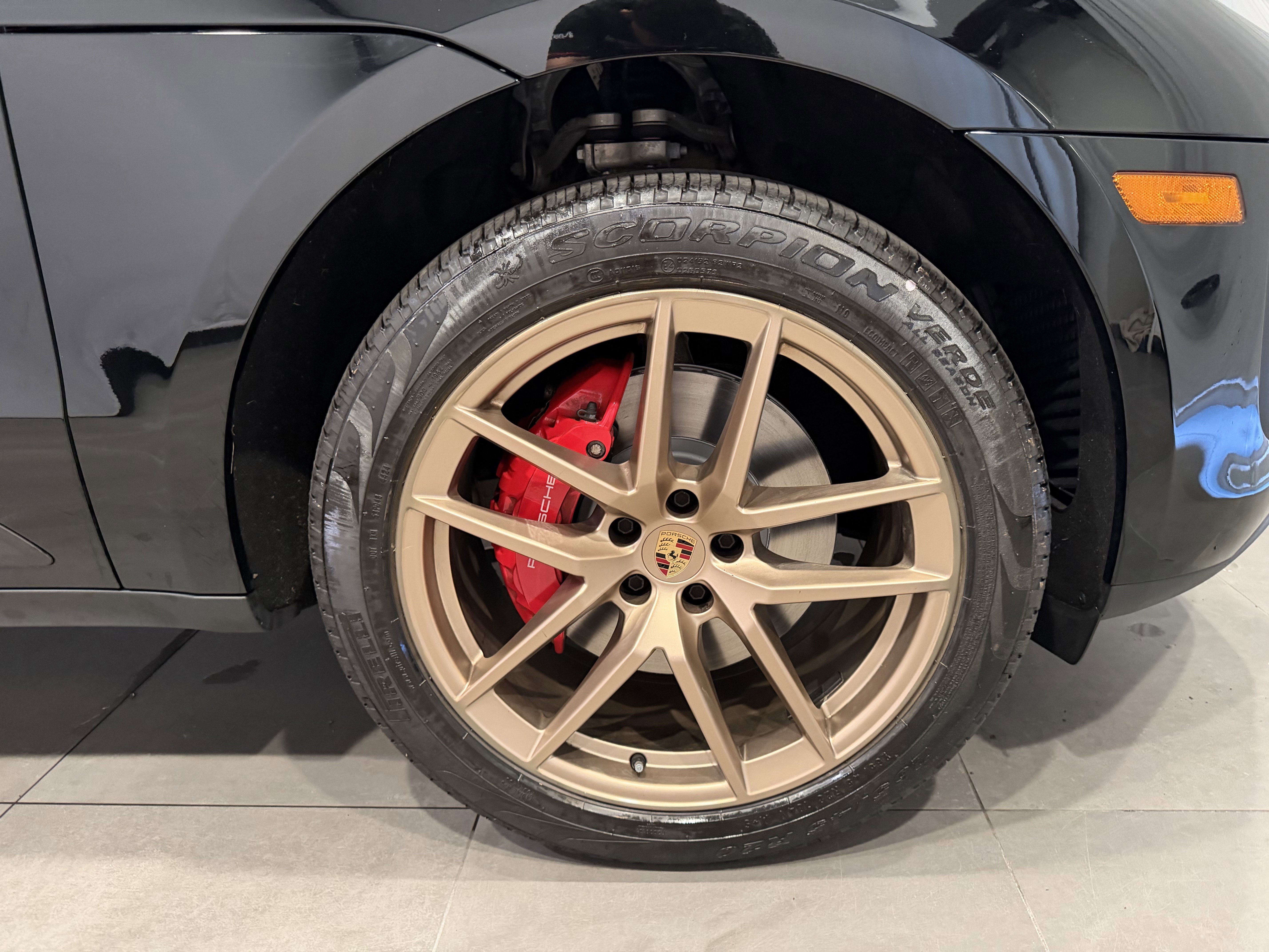 Used 2024 Porsche Macan S AWD/4WD image 13