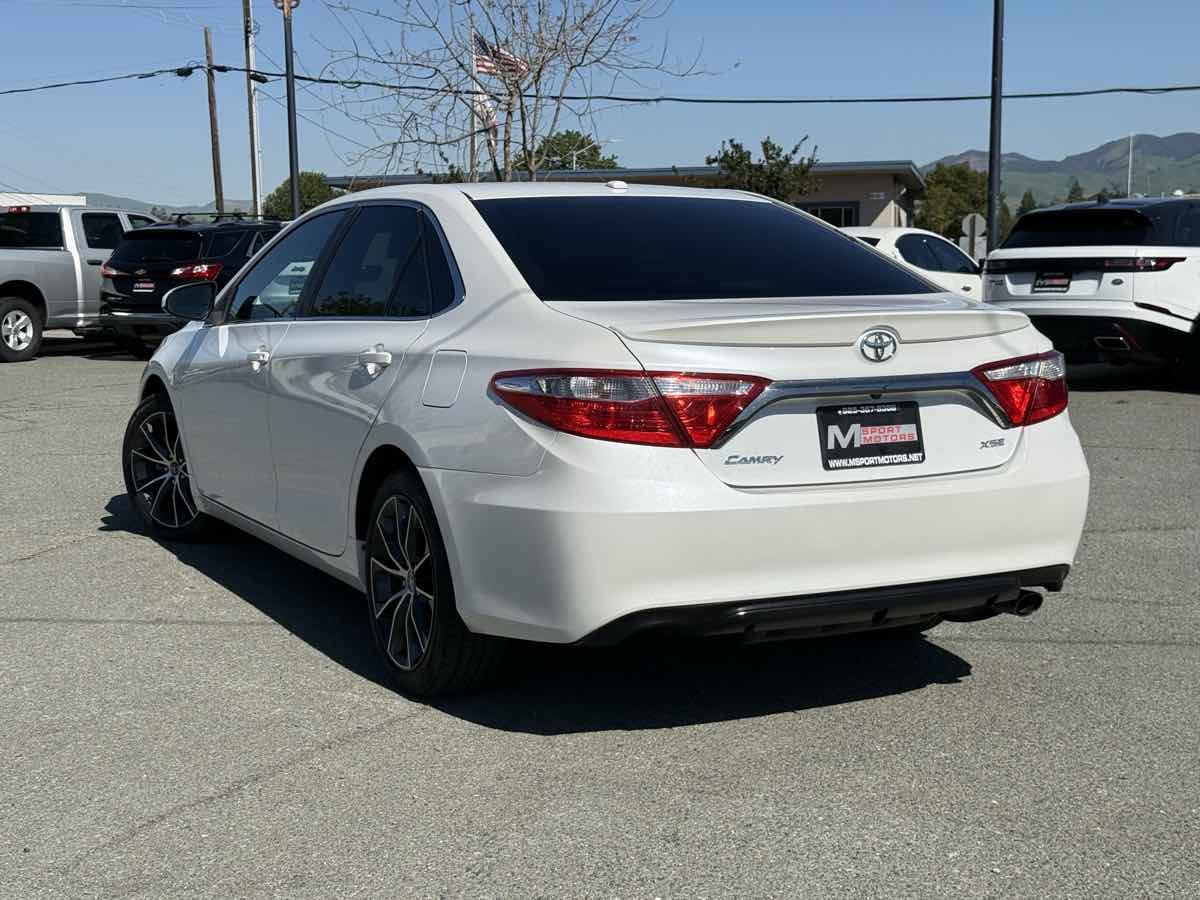 Used 2015 Toyota Camry XSE w/ Moonroof Package image 7