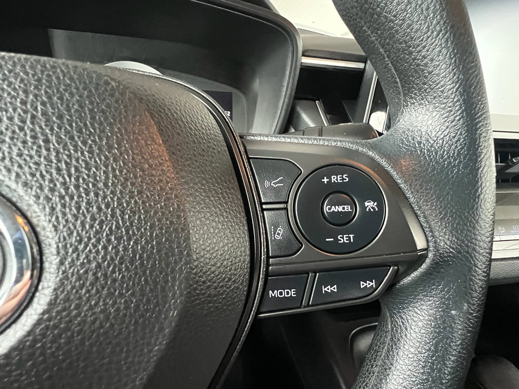Used 2022 Toyota Corolla LE image 20