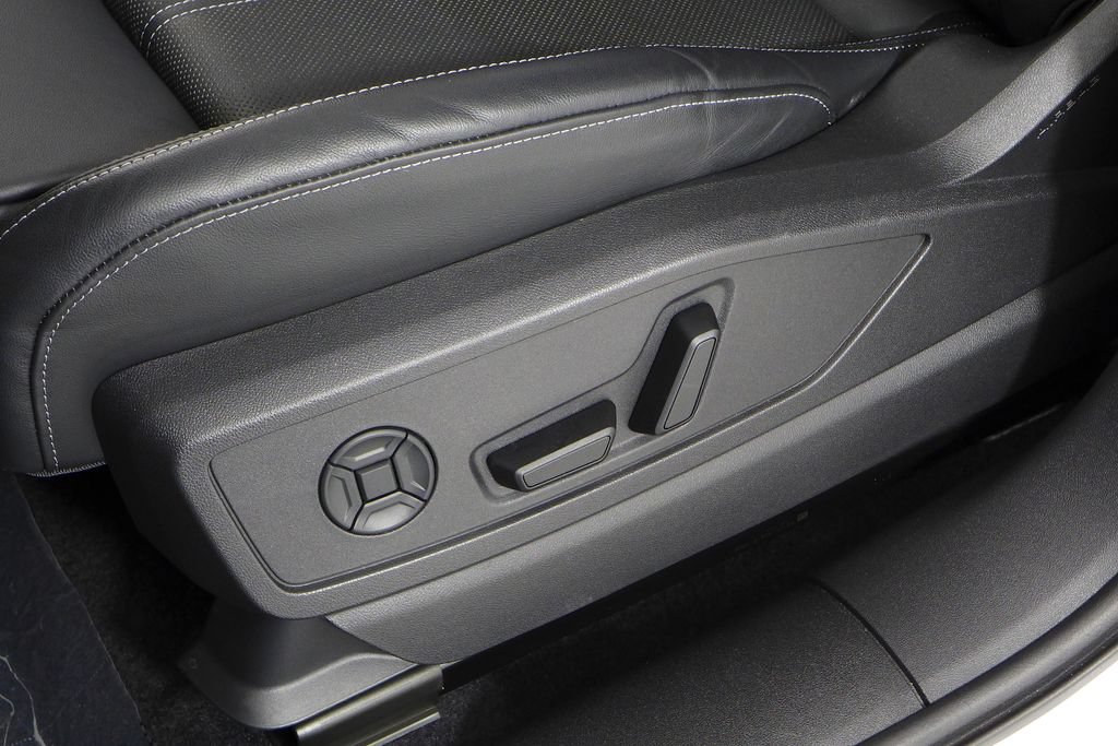 Used 2025 Audi Q5 Premium Plus w/ Premium Plus AWD/4WD image 23