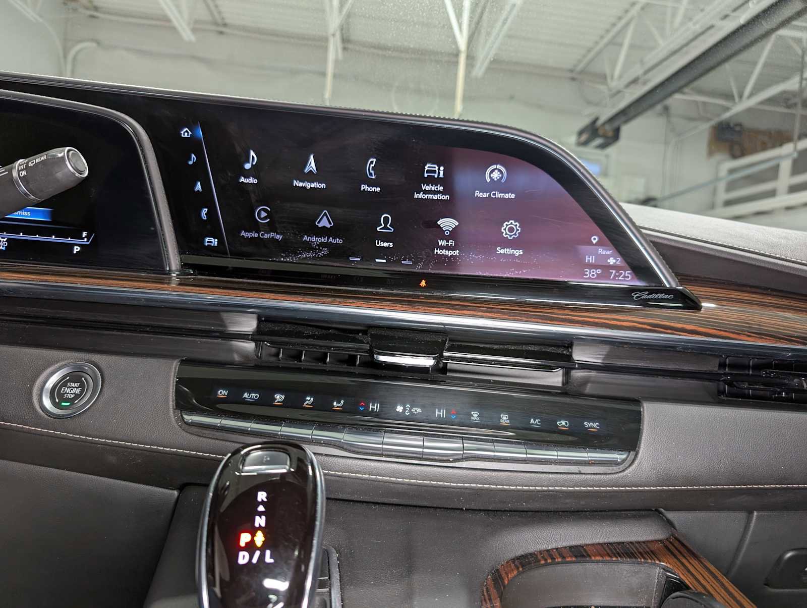 Used 2021 Cadillac Escalade Premium Luxury image 38