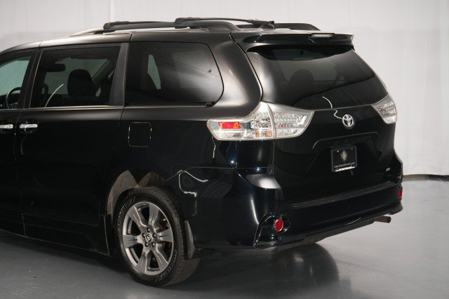 Used 2020 Toyota Sienna SE FWD image 24