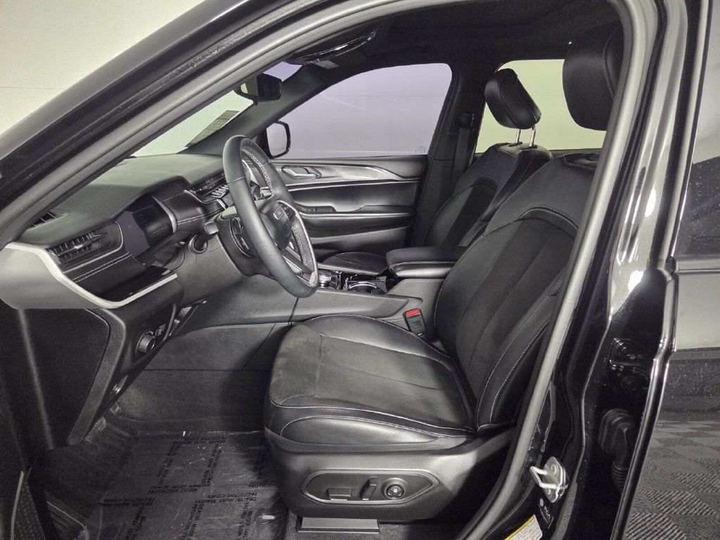 Used 2022 Jeep Grand Cherokee L Laredo RWD image 9
