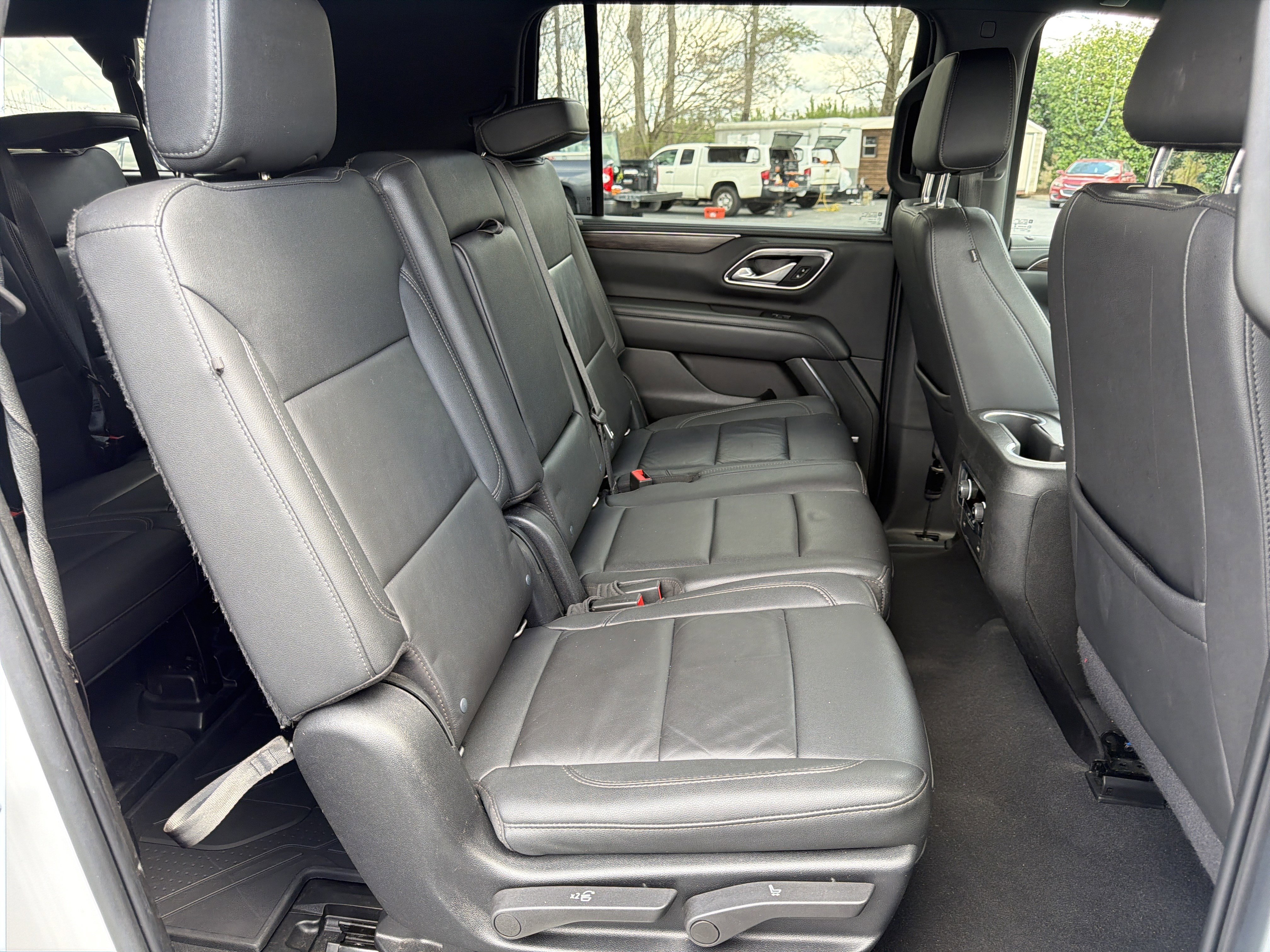 Used 2022 Chevrolet Suburban LT image 15