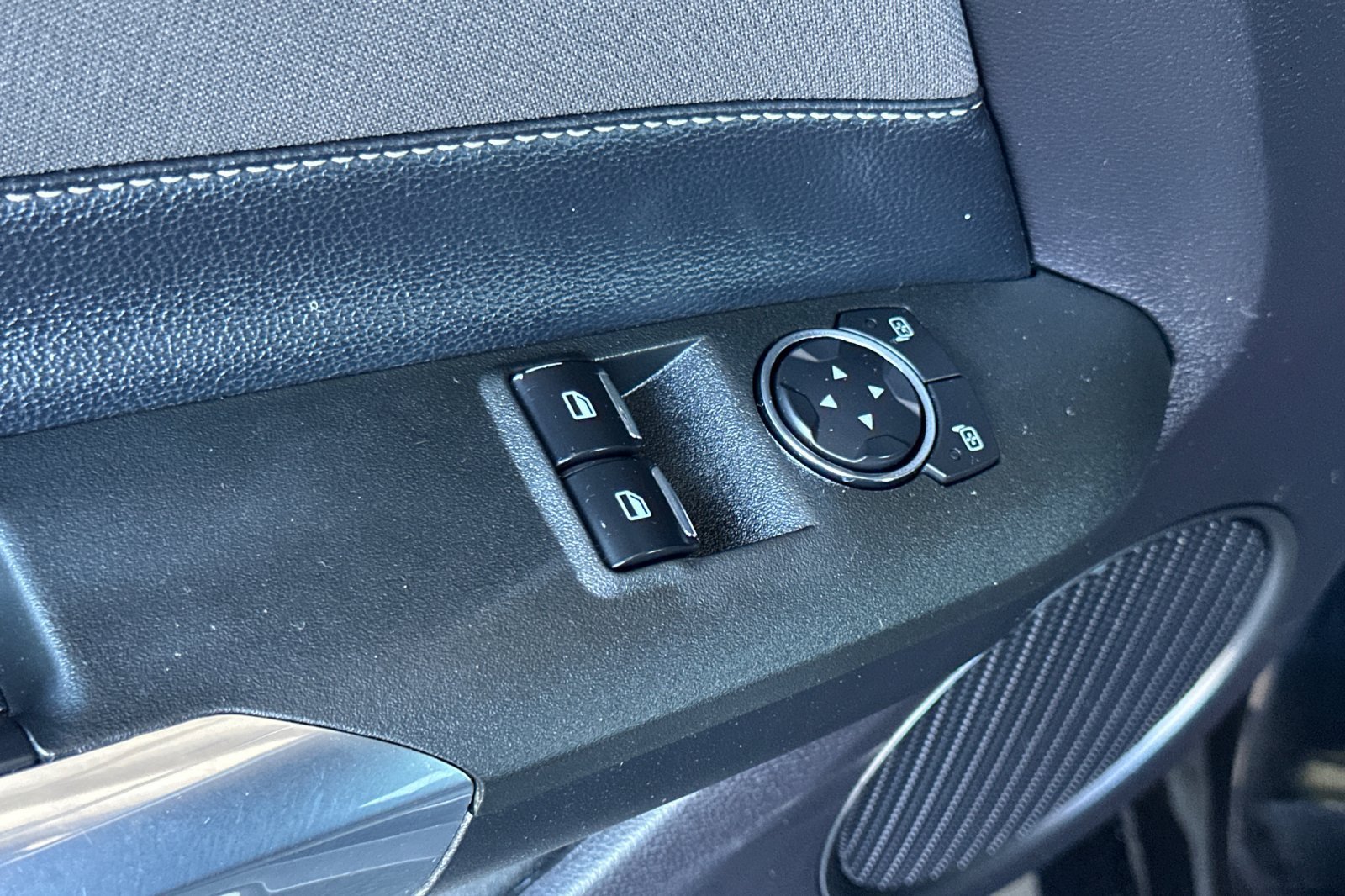 Used 2018 Ford Mustang Coupe RWD image 13