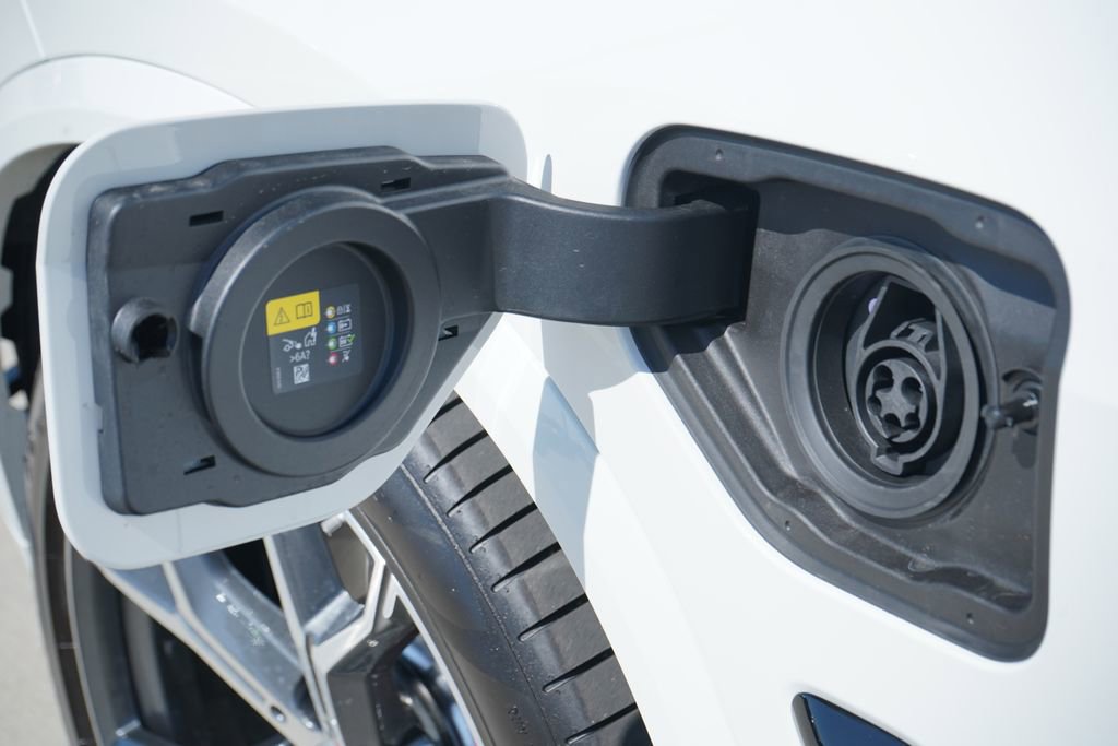 New 2026 BMW X5 xDrive50e w/ M Sport Package image 6