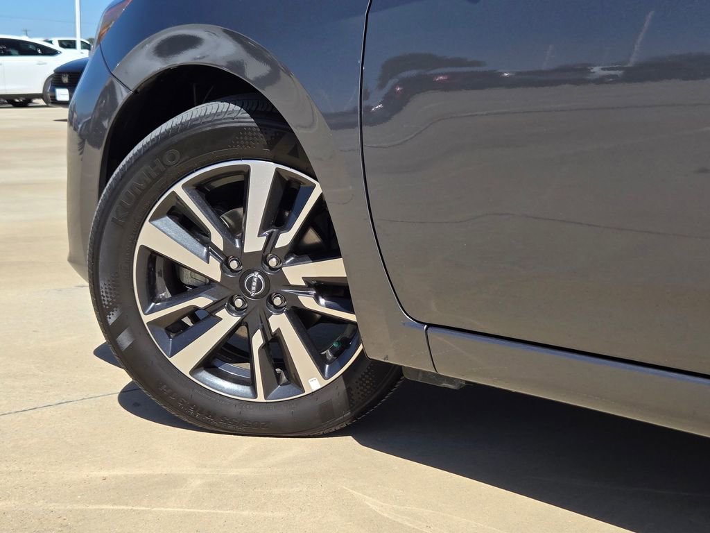 Used 2025 Nissan Versa SV image 30