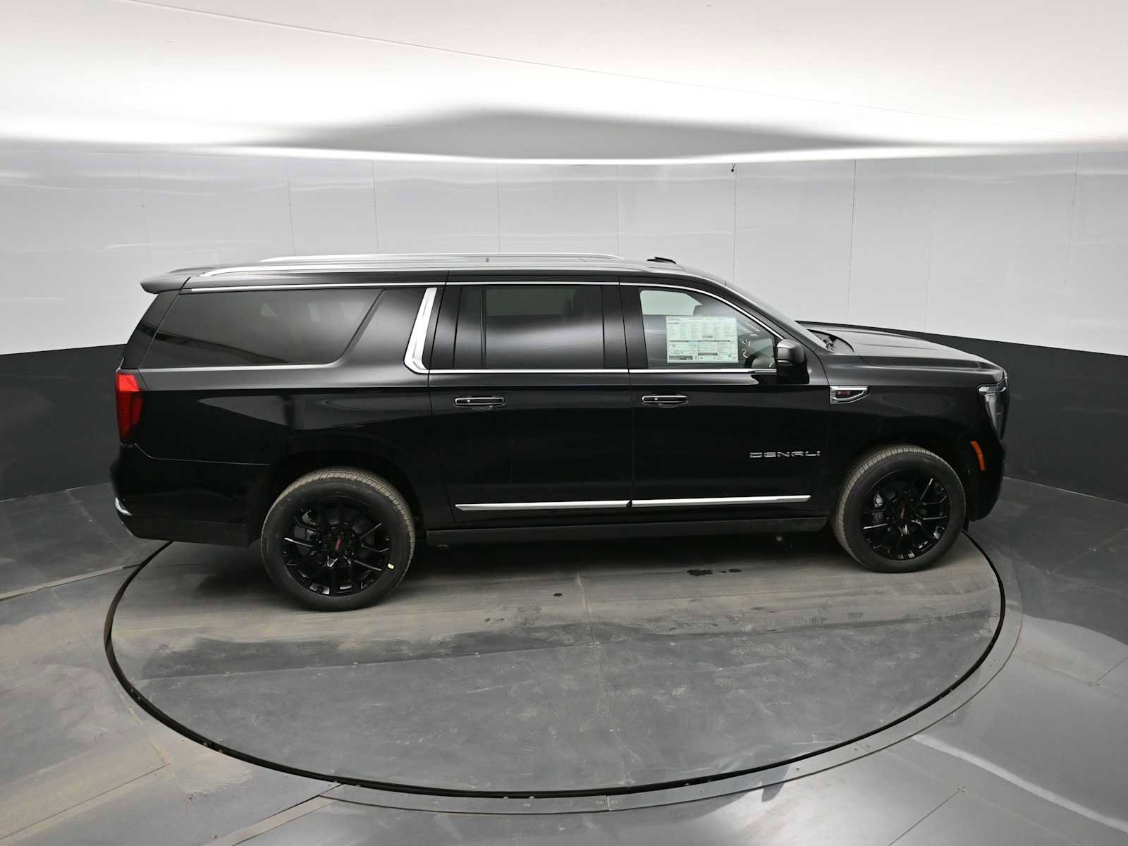 New 2026 GMC Yukon XL Denali w/ Denali Reserve Package image 28
