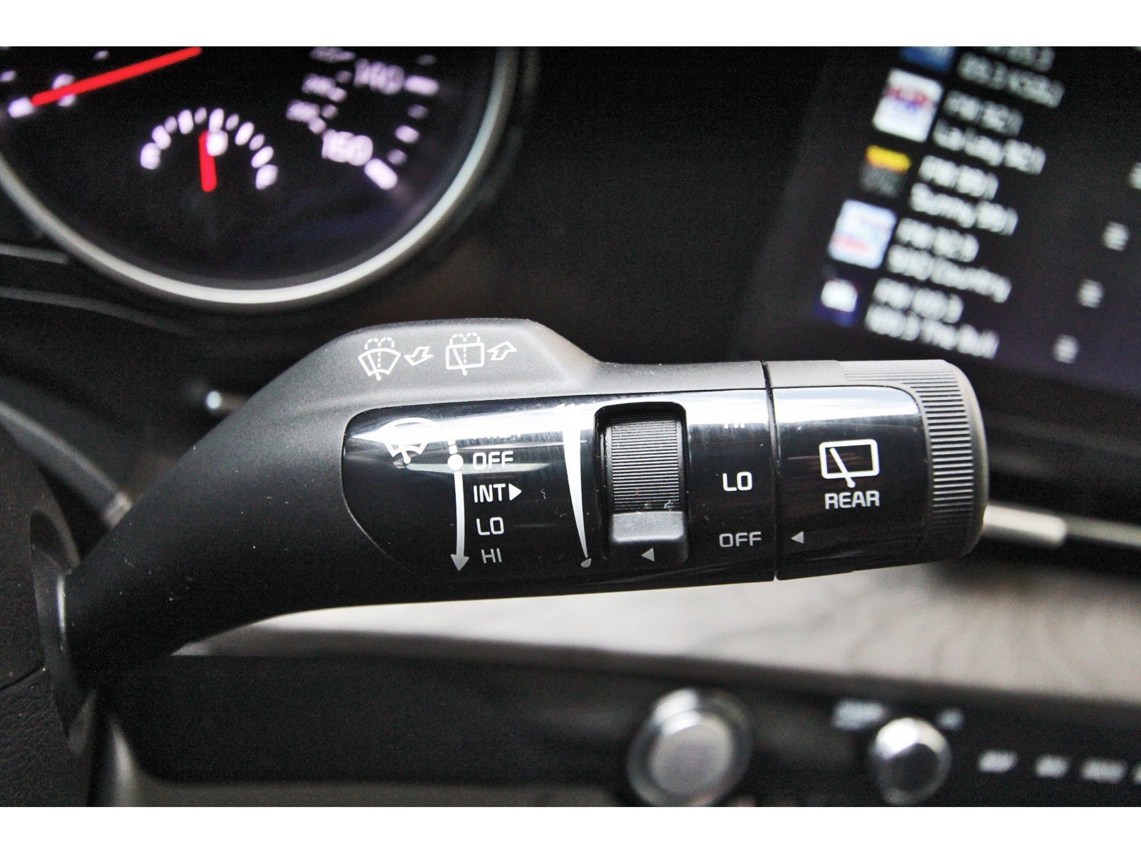 Used 2024 Kia Carnival EX FWD image 21