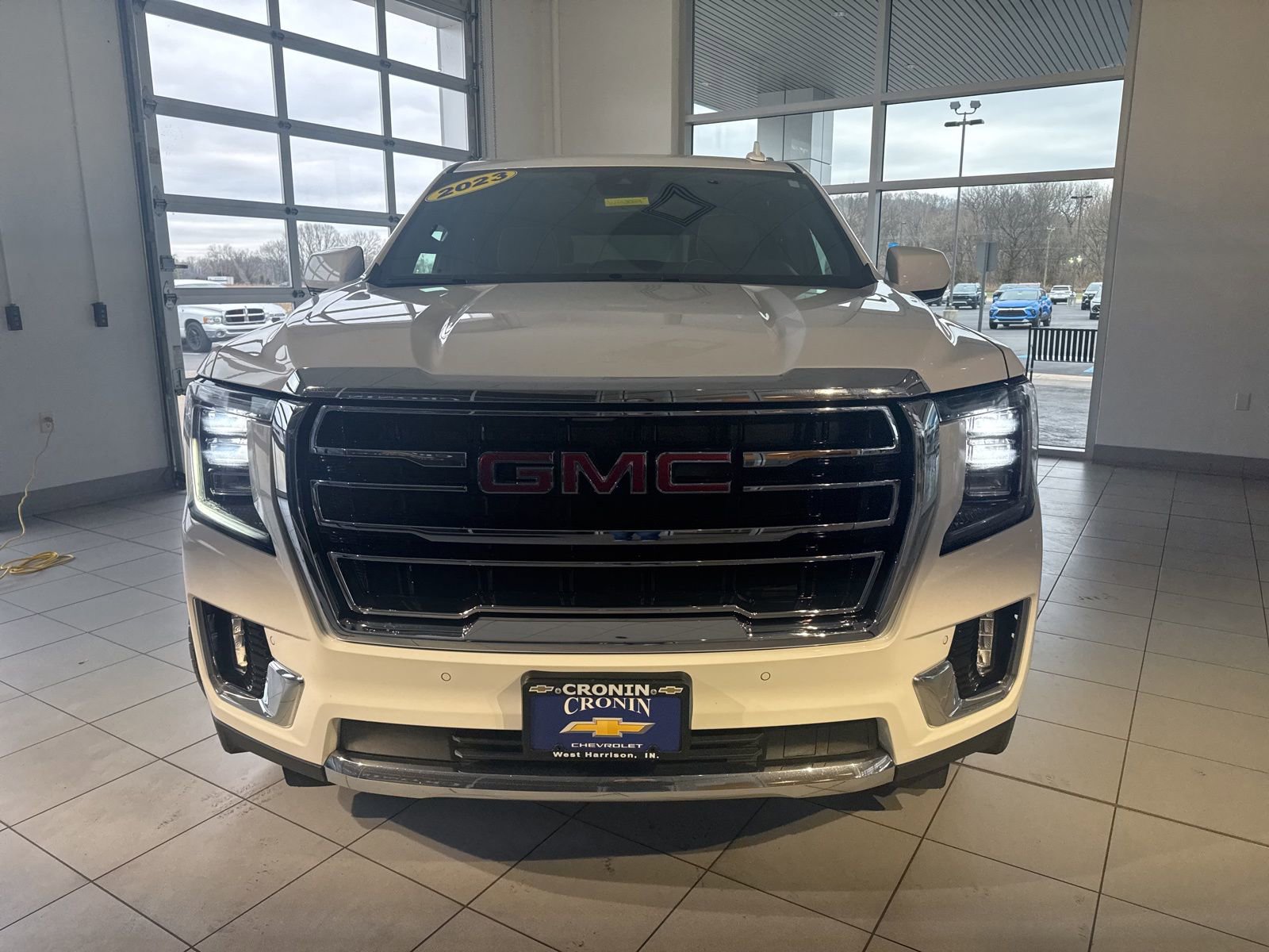 Used 2023 GMC Yukon SLT image 2