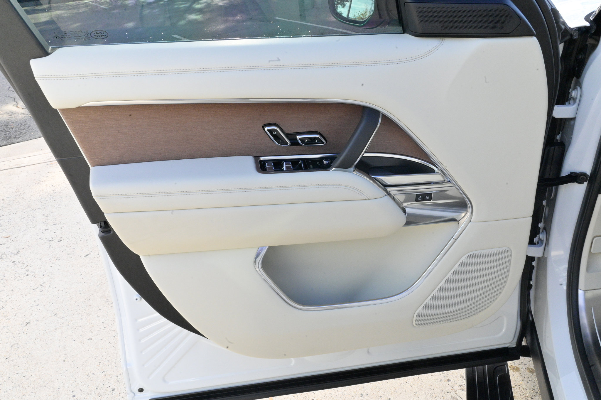 Used 2023 Land Rover Range Rover Autobiography image 19