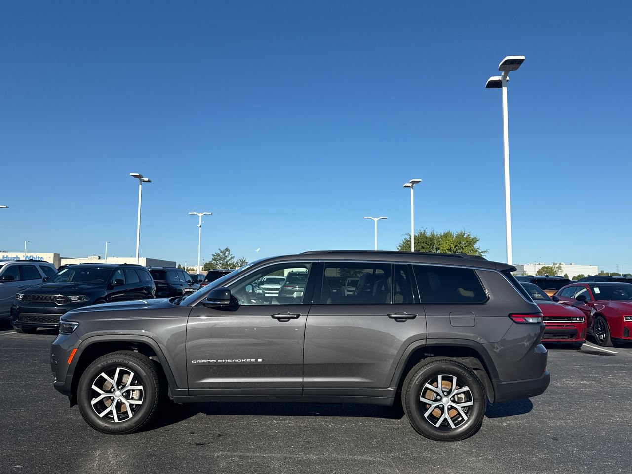 Used 2025 Jeep Grand Cherokee L Limited AWD/4WD image 5