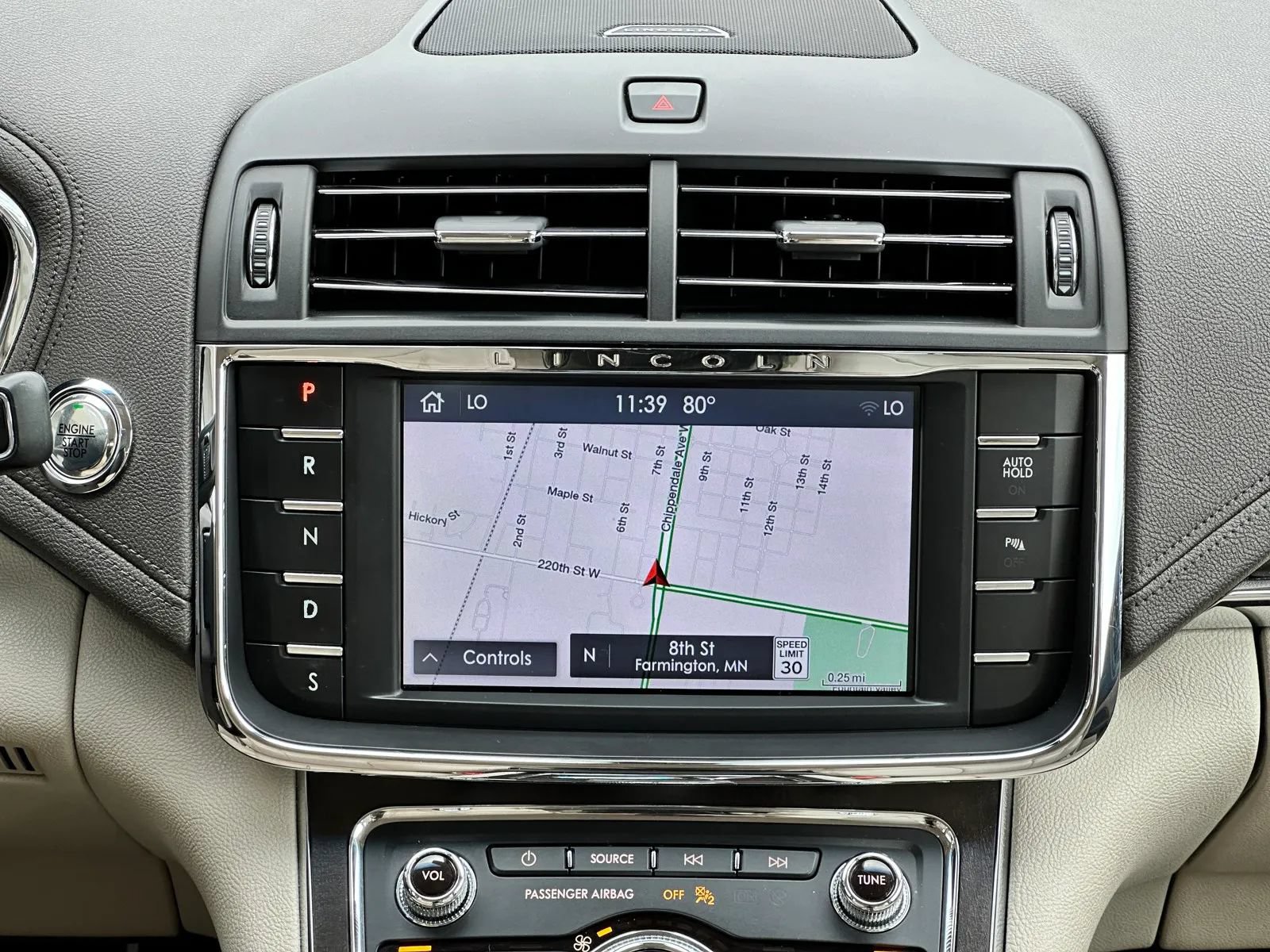 Used 2019 Lincoln Continental Select w/ Continental Climate Package FWD image 23