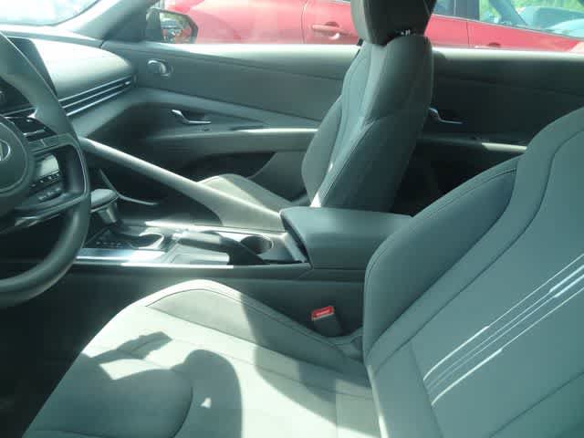 Used 2024 Hyundai Elantra SEL FWD image 6