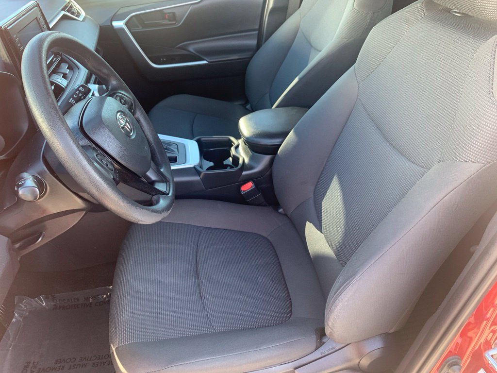 Used 2021 Toyota RAV4 LE AWD/4WD image 12