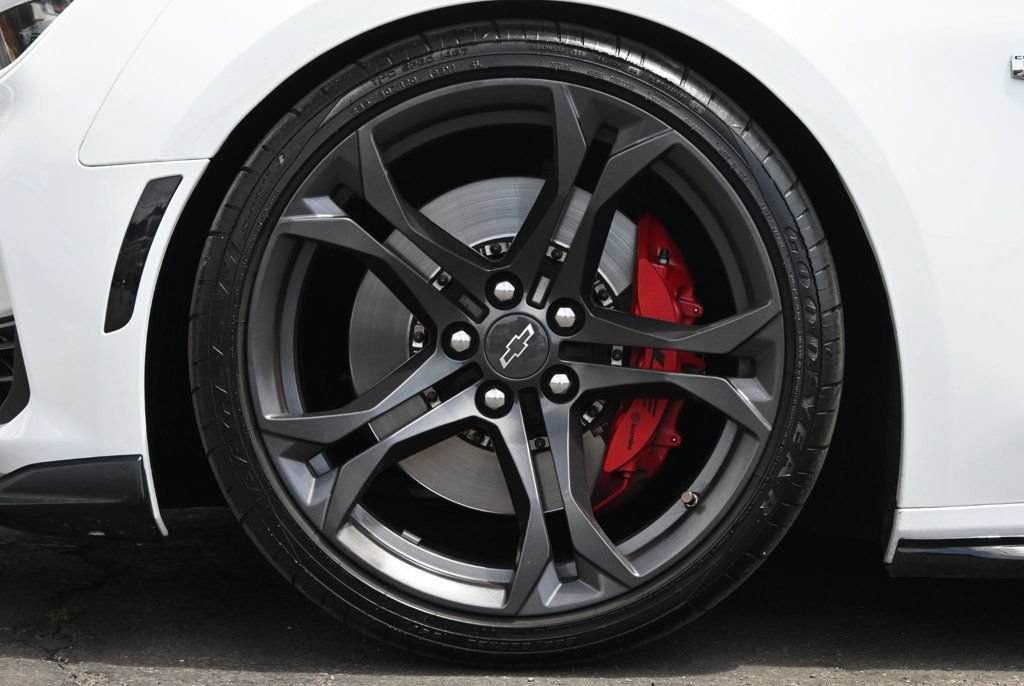 Used 2020 Chevrolet Camaro SS RWD image 9