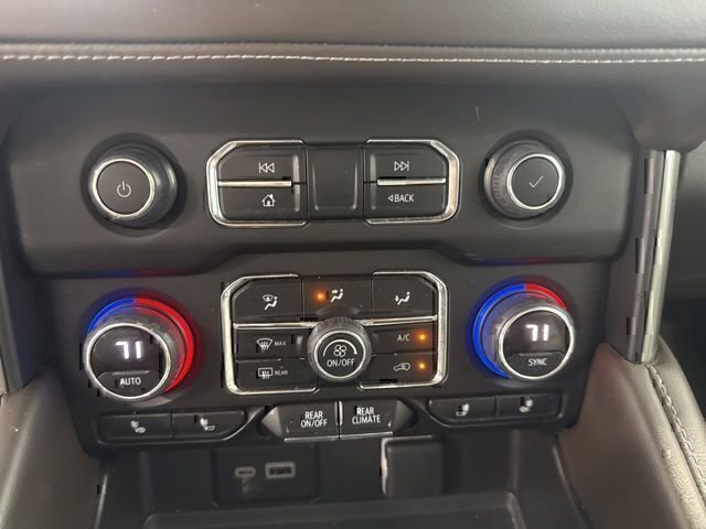 Used 2023 Chevrolet Suburban LT RWD image 15