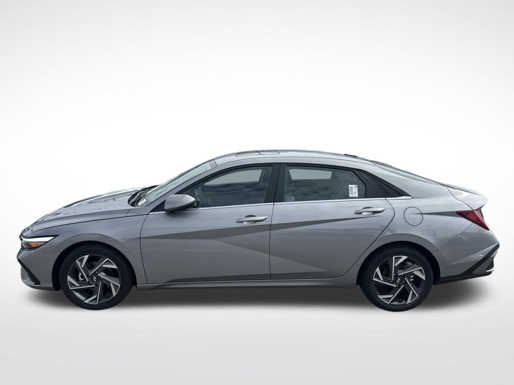 Used 2025 Hyundai Elantra Limited FWD image 8