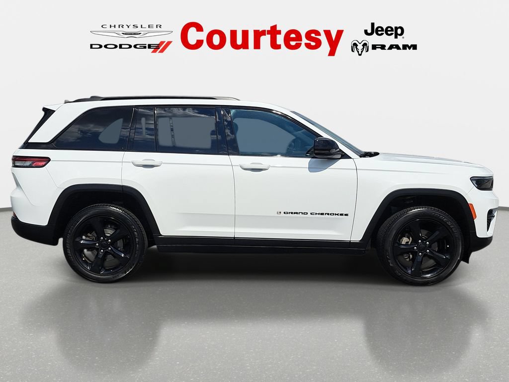 Certified 2023 Jeep Grand Cherokee Altitude AWD/4WD image 3