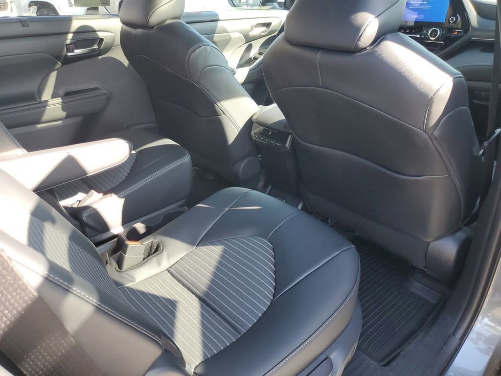 New 2026 Toyota Highlander XSE image 35