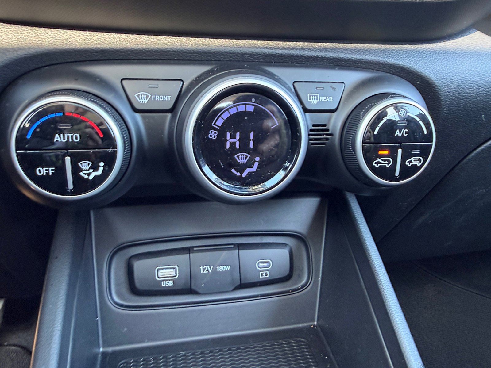 New 2025 Hyundai Venue SEL image 34