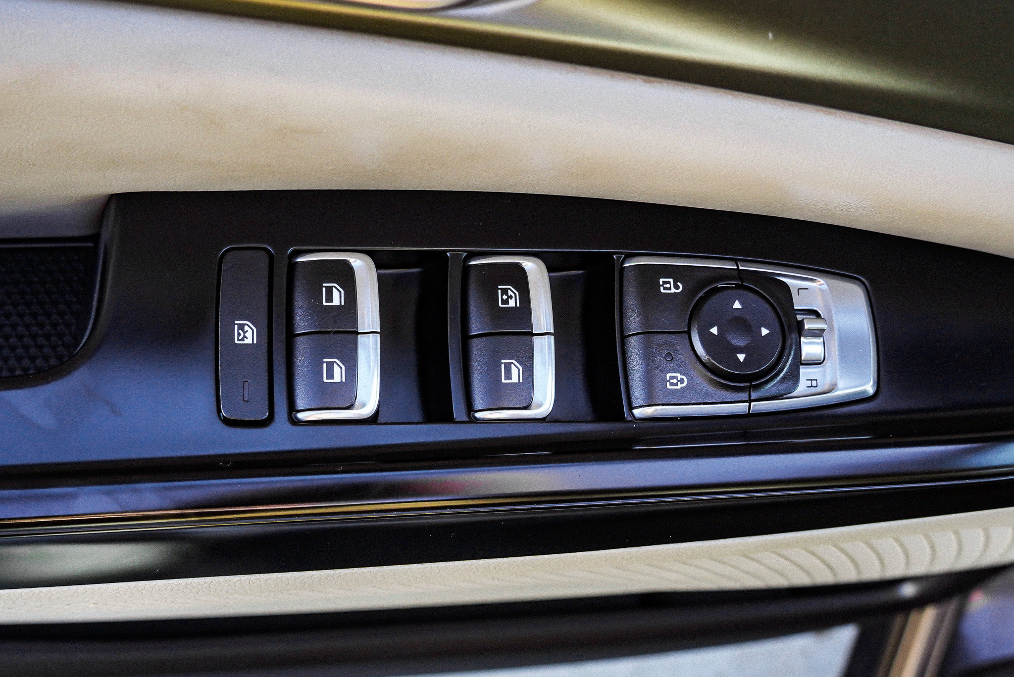 Used 2024 Kia Carnival LX FWD image 19