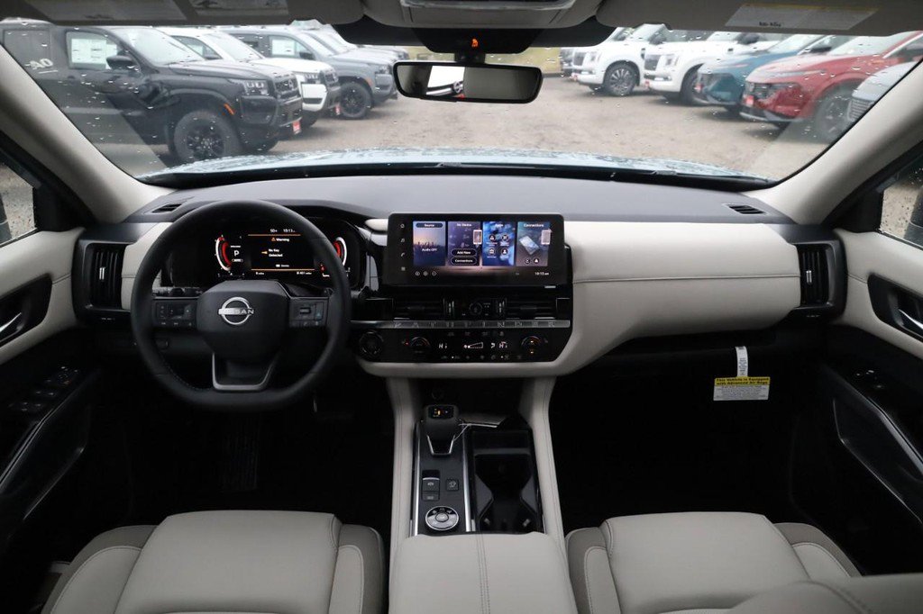 New 2026 Nissan Pathfinder SL image 7