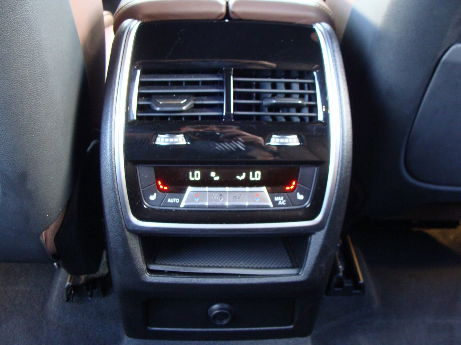 Used 2021 BMW X5 M50i w/ Executive Package image 34