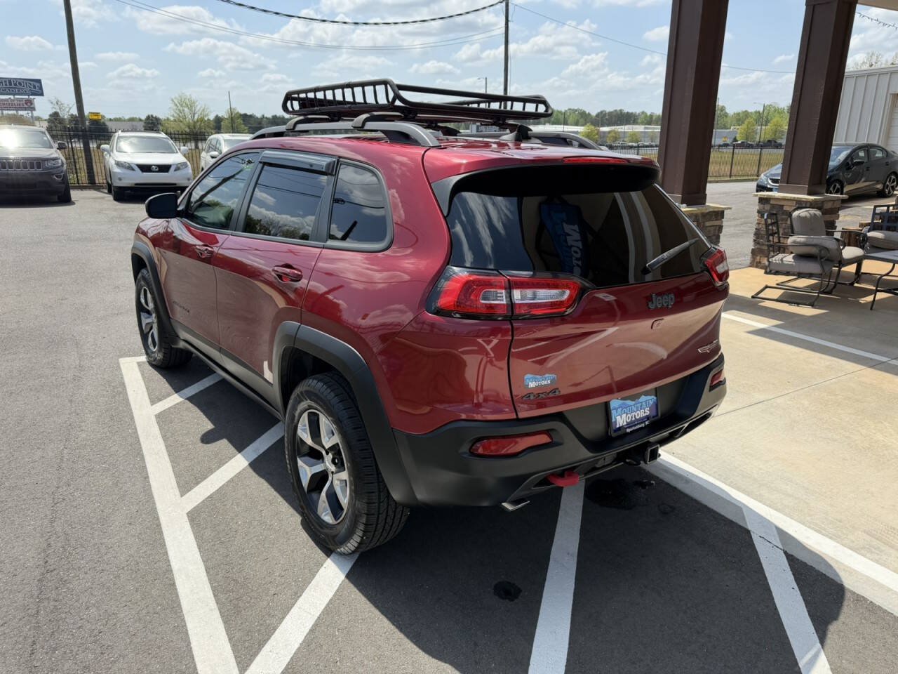 Used 2017 Jeep Cherokee Trailhawk AWD/4WD image 4