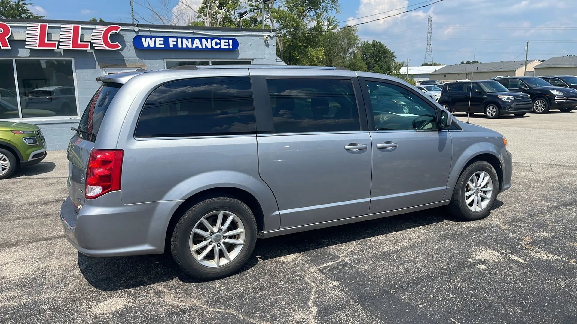 Used 2020 Dodge Grand Caravan SXT FWD image 6