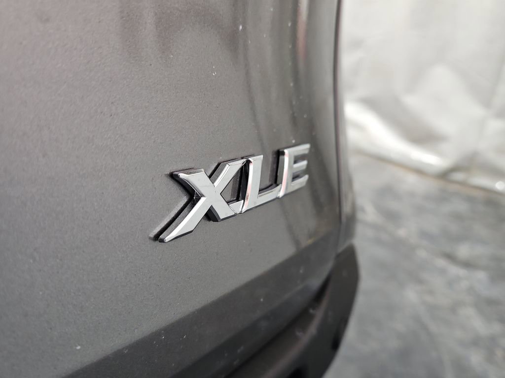 New 2026 Toyota Sienna XLE image 8