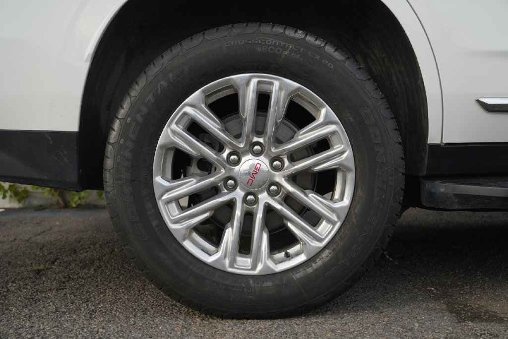 Used 2024 GMC Yukon SLT RWD image 11