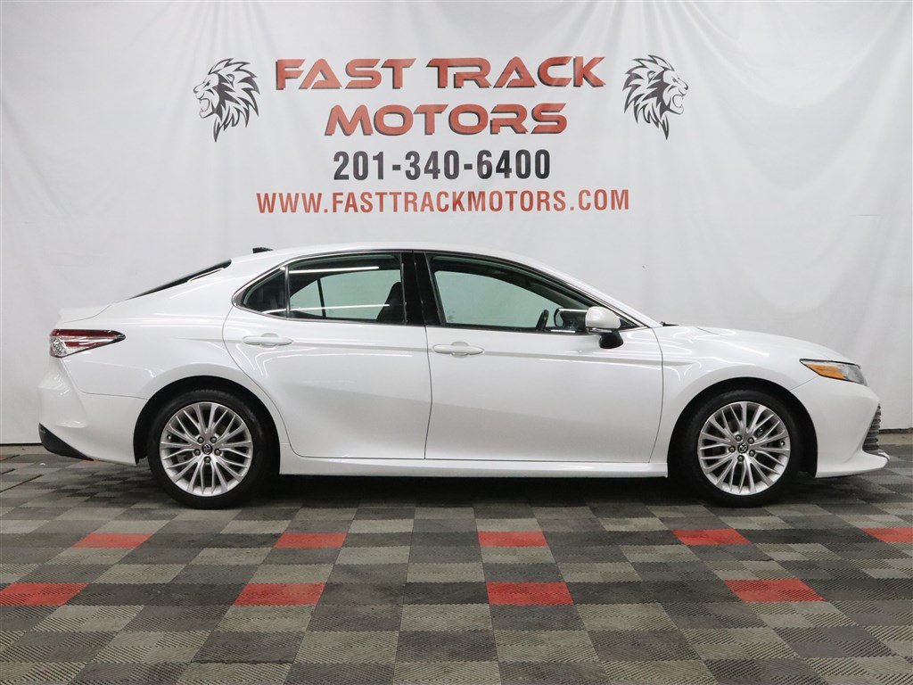 Used 2020 Toyota Camry XLE FWD image 4