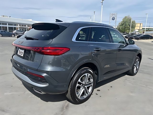 Used 2025 Audi Q5 Premium w/ Convenience Package AWD/4WD image 3