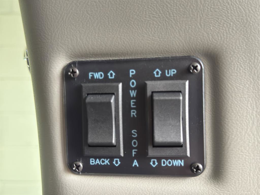 New 2025 Chevrolet Express 2500 image 31