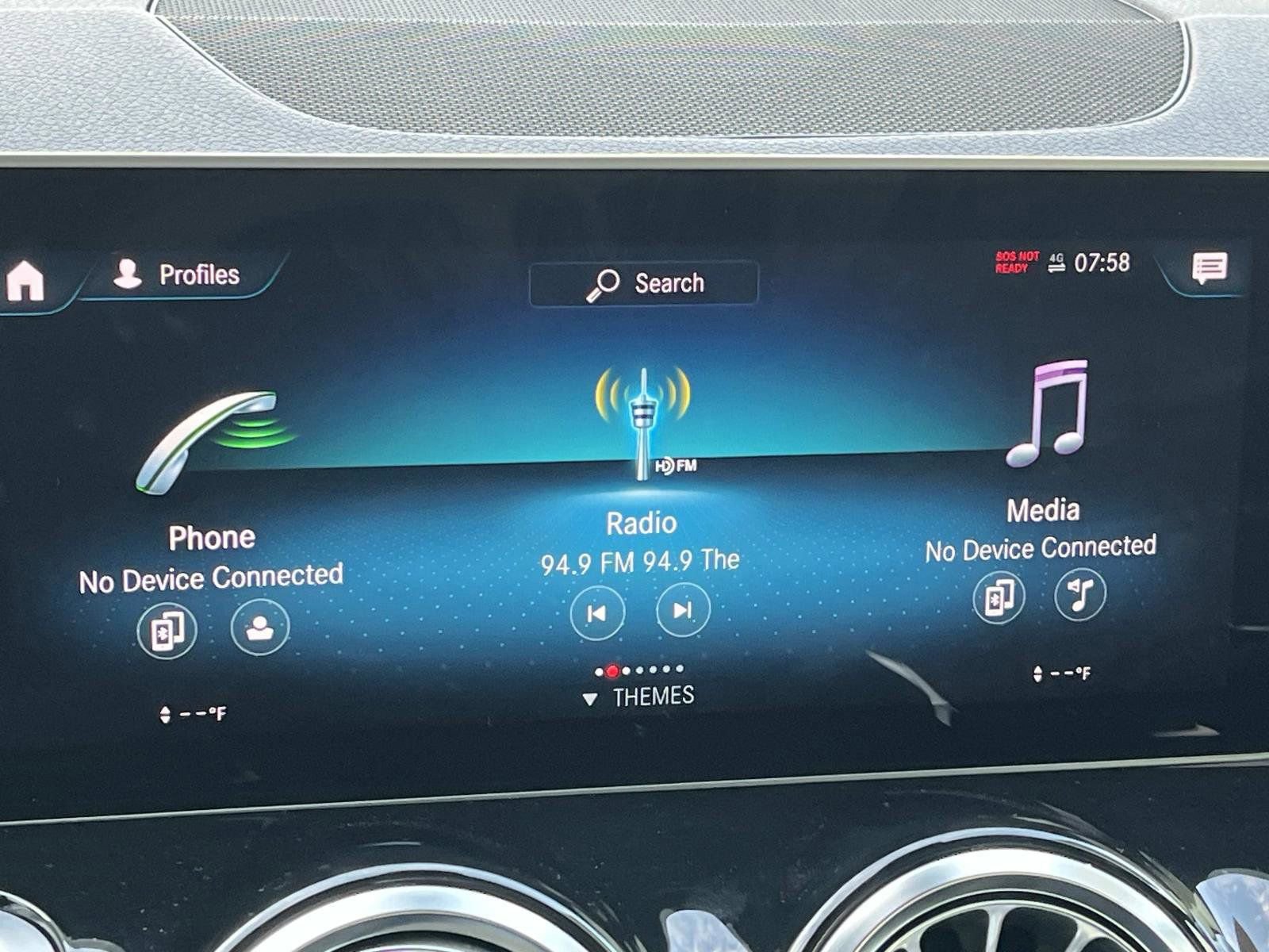 Used 2021 Mercedes-Benz GLB 250 w/ Premium Package image 27