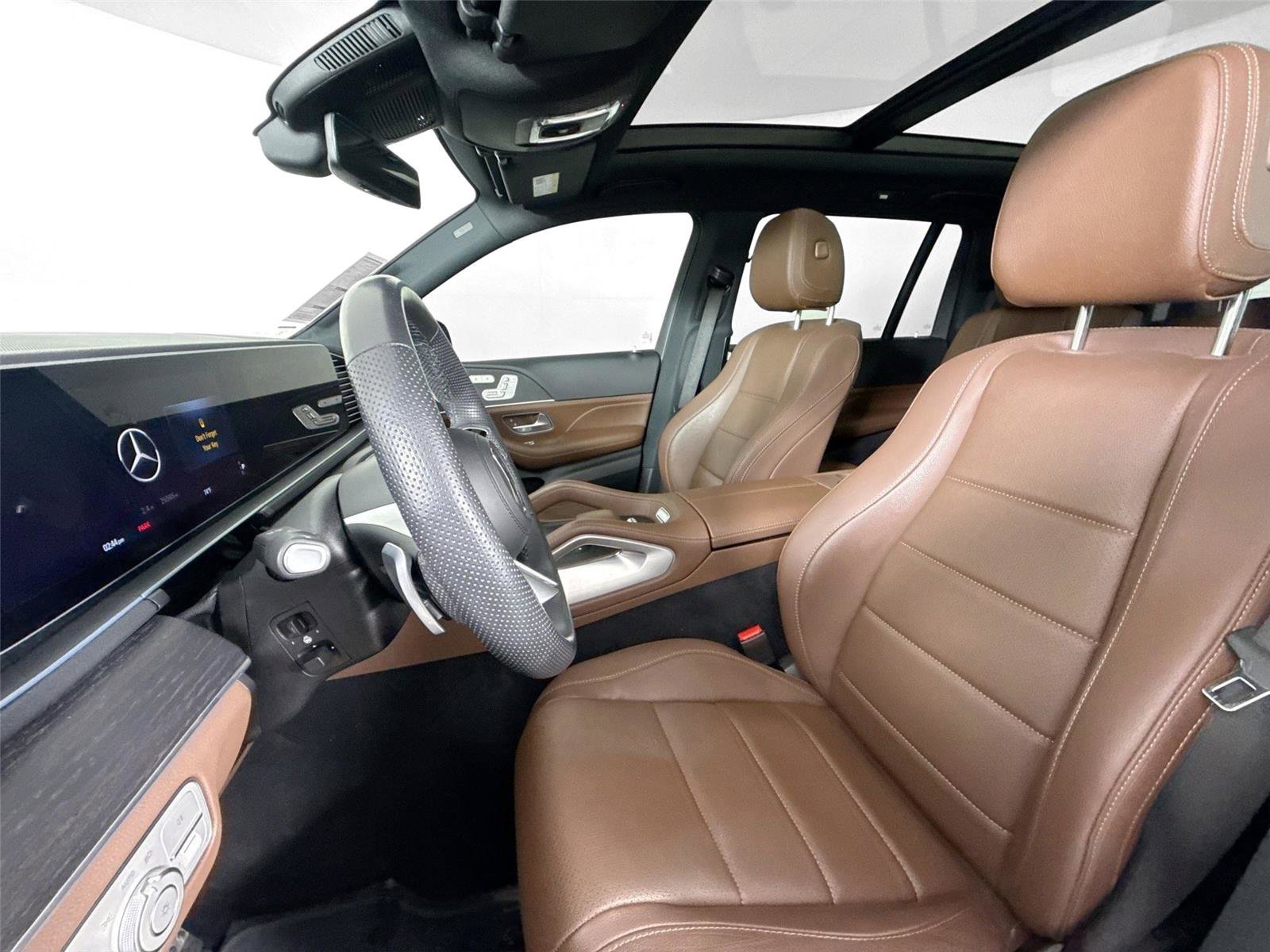 Used 2024 Mercedes-Benz GLS 450 4MATIC w/ AMG Line Exterior image 3