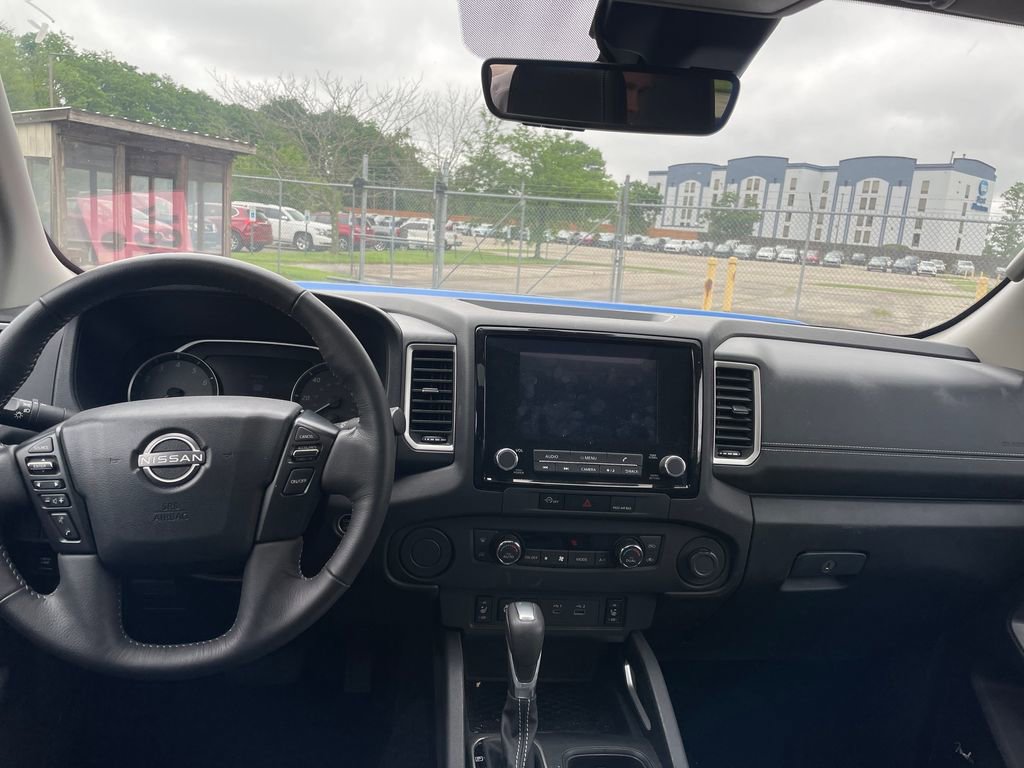 Used 2024 Nissan Frontier SL RWD image 12