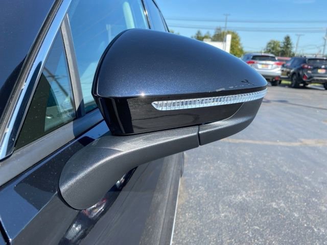 New 2025 Volkswagen Tiguan SE image 13