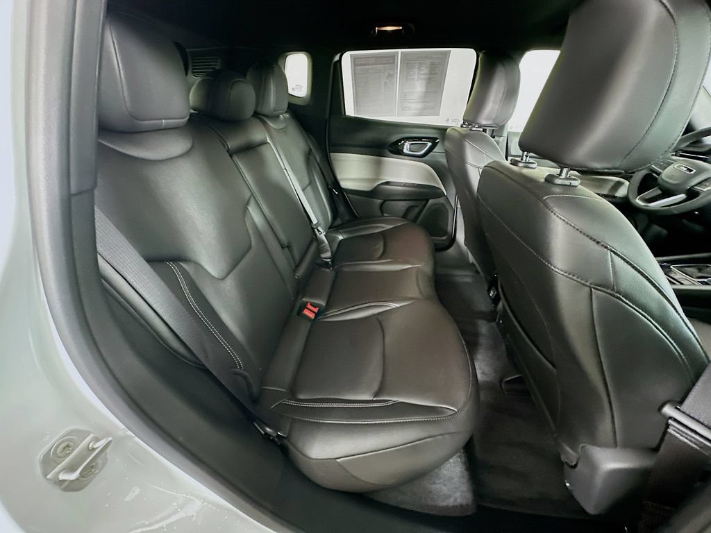 Certified 2025 Jeep Compass Limited AWD/4WD image 36