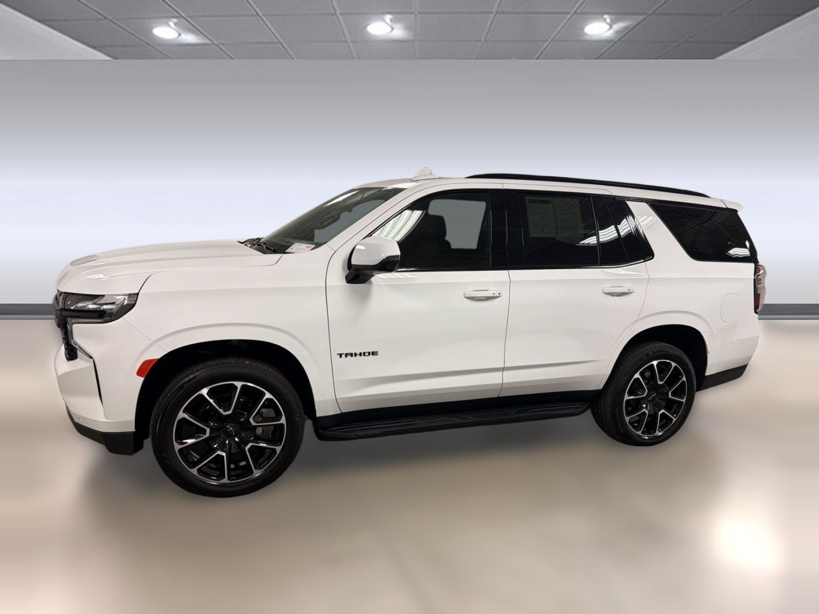 Used 2024 Chevrolet Tahoe RST w/ Luxury Package RWD image 2