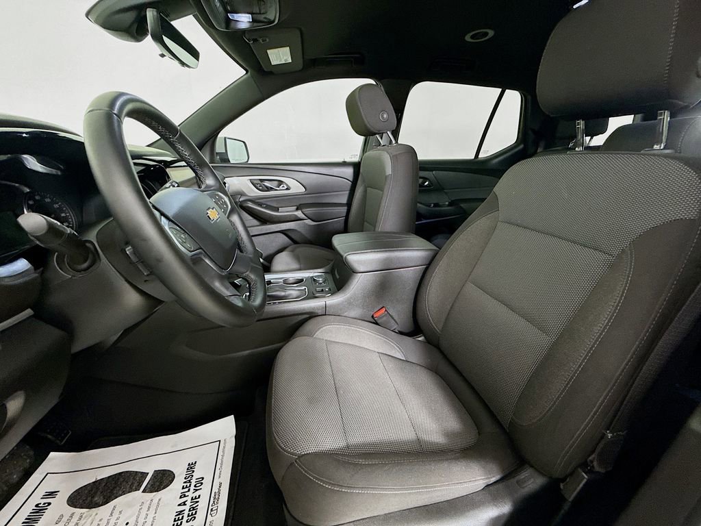 Used 2023 Chevrolet Traverse LT w/ Rear Camera Mirror Package image 22