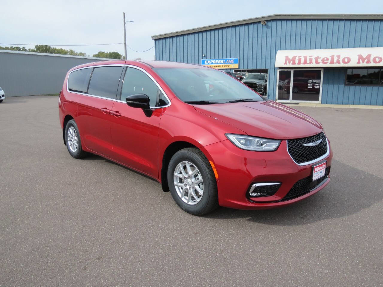 New 2026 Chrysler Pacifica Select image 2