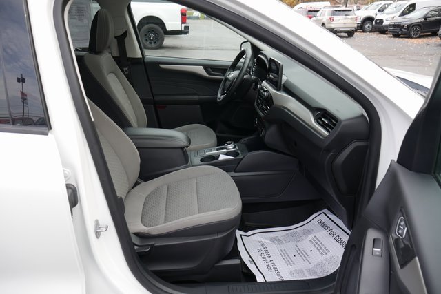 Used 2022 Ford Escape SE w/ SE Sport Appearance Package image 28